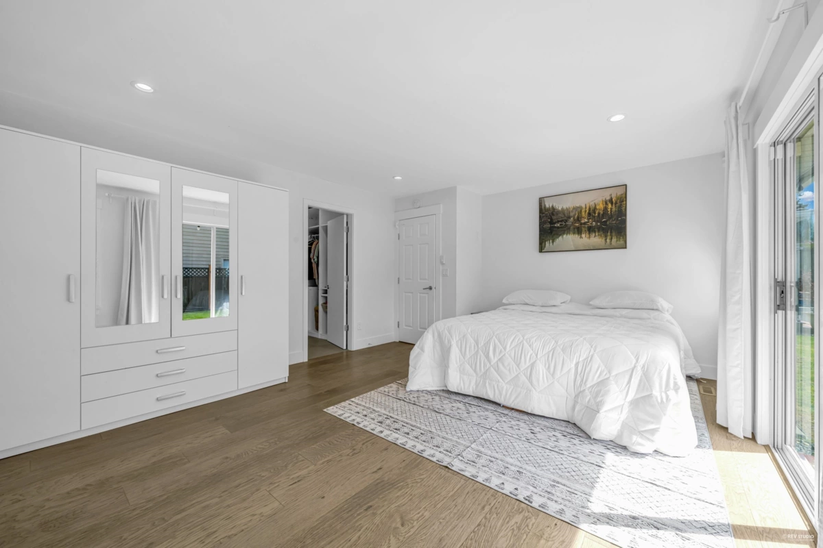 Entry Foyer Photo of 13658 19 Avenue, Surrey, BC