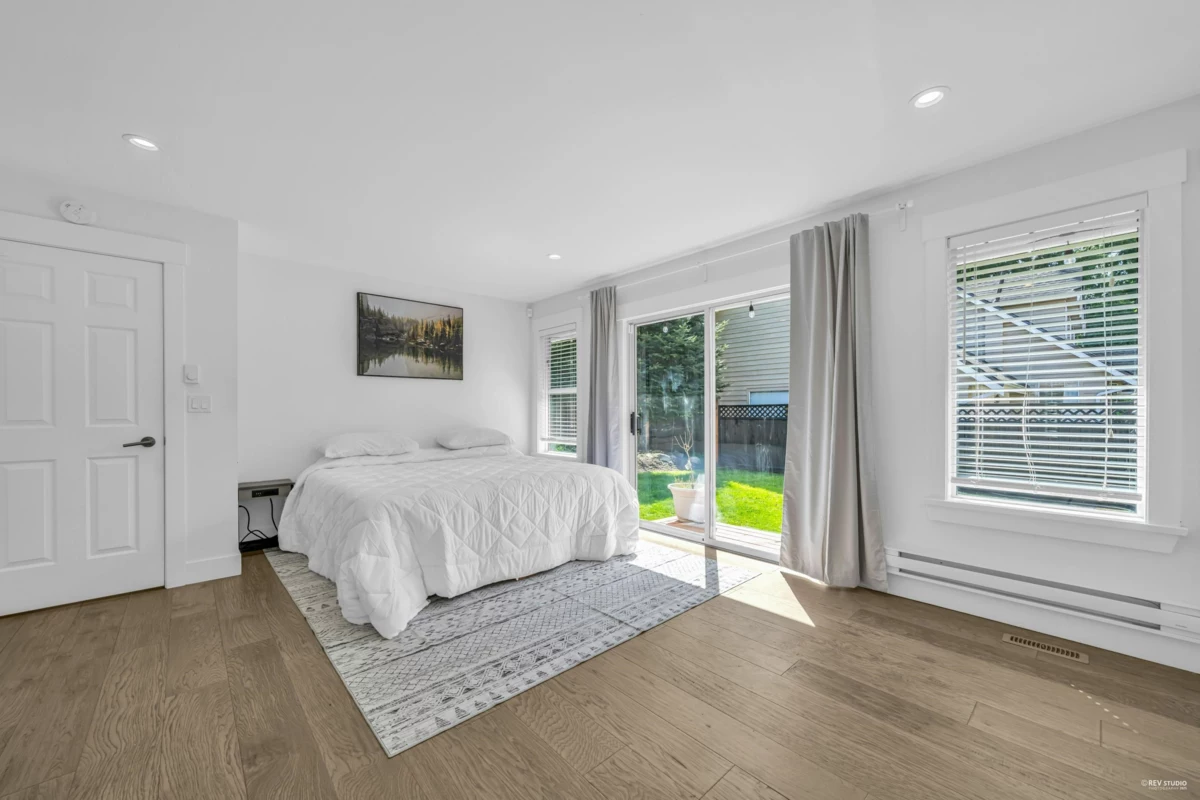 Hallway Photo of 13658 19 Avenue, Surrey, BC