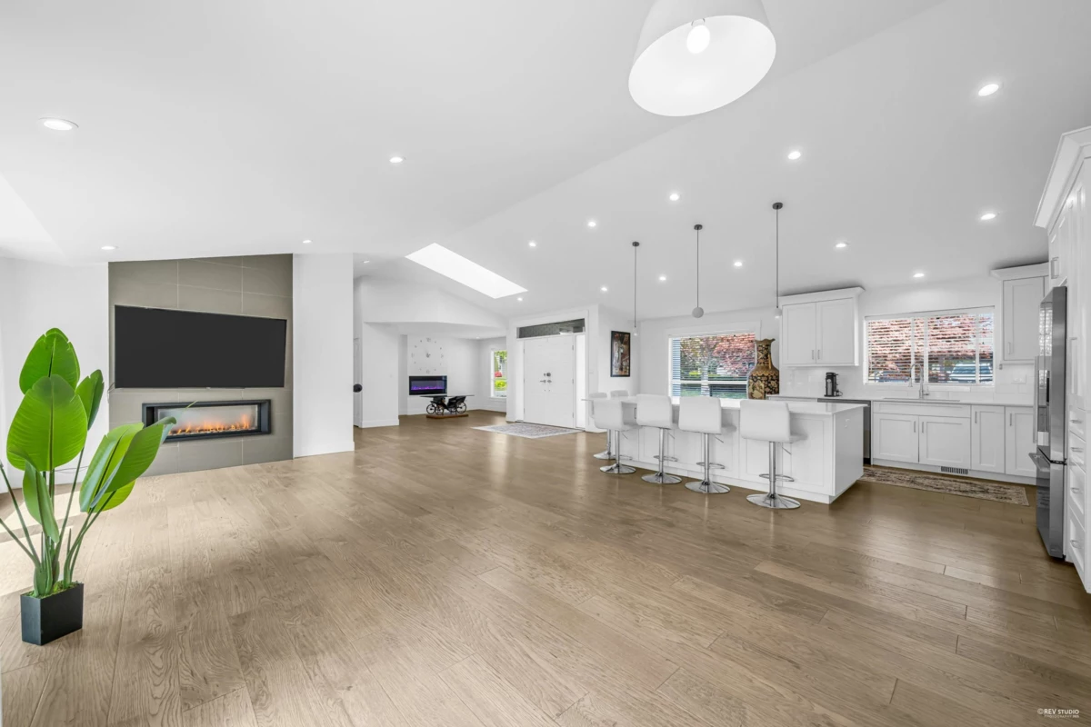 Kitchen Island Photo of 13658 19 Avenue, Surrey, BC