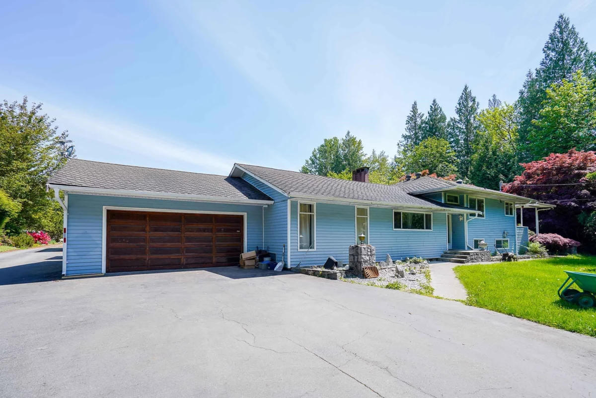 Swimming Pool Photo of 12336 240 Street, Maple Ridge, BC