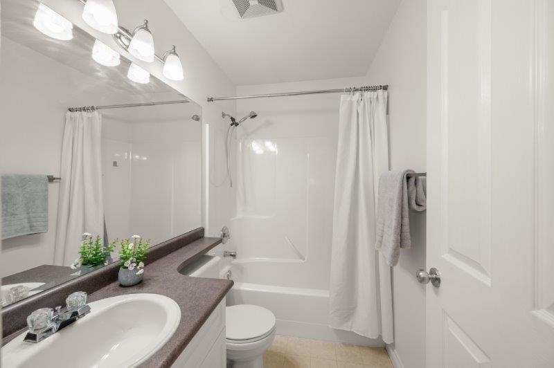 Hallway Photo of 10091 243 Street, Maple Ridge, BC