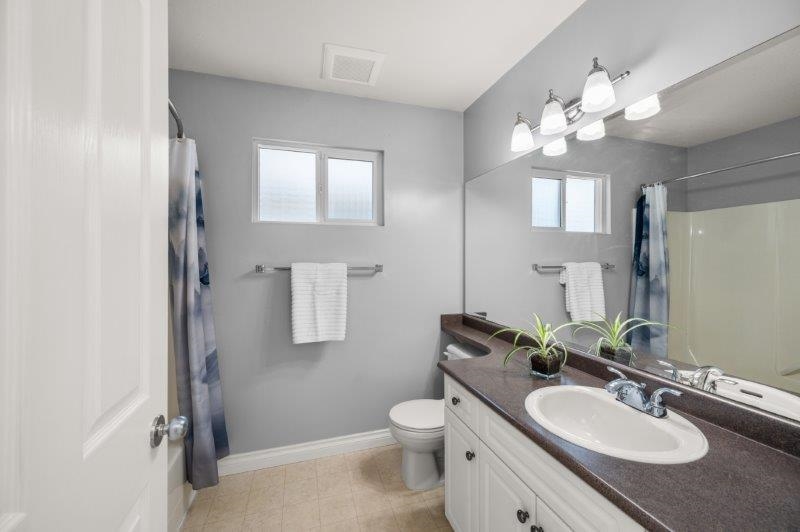 Staircase Photo of 10091 243 Street, Maple Ridge, BC