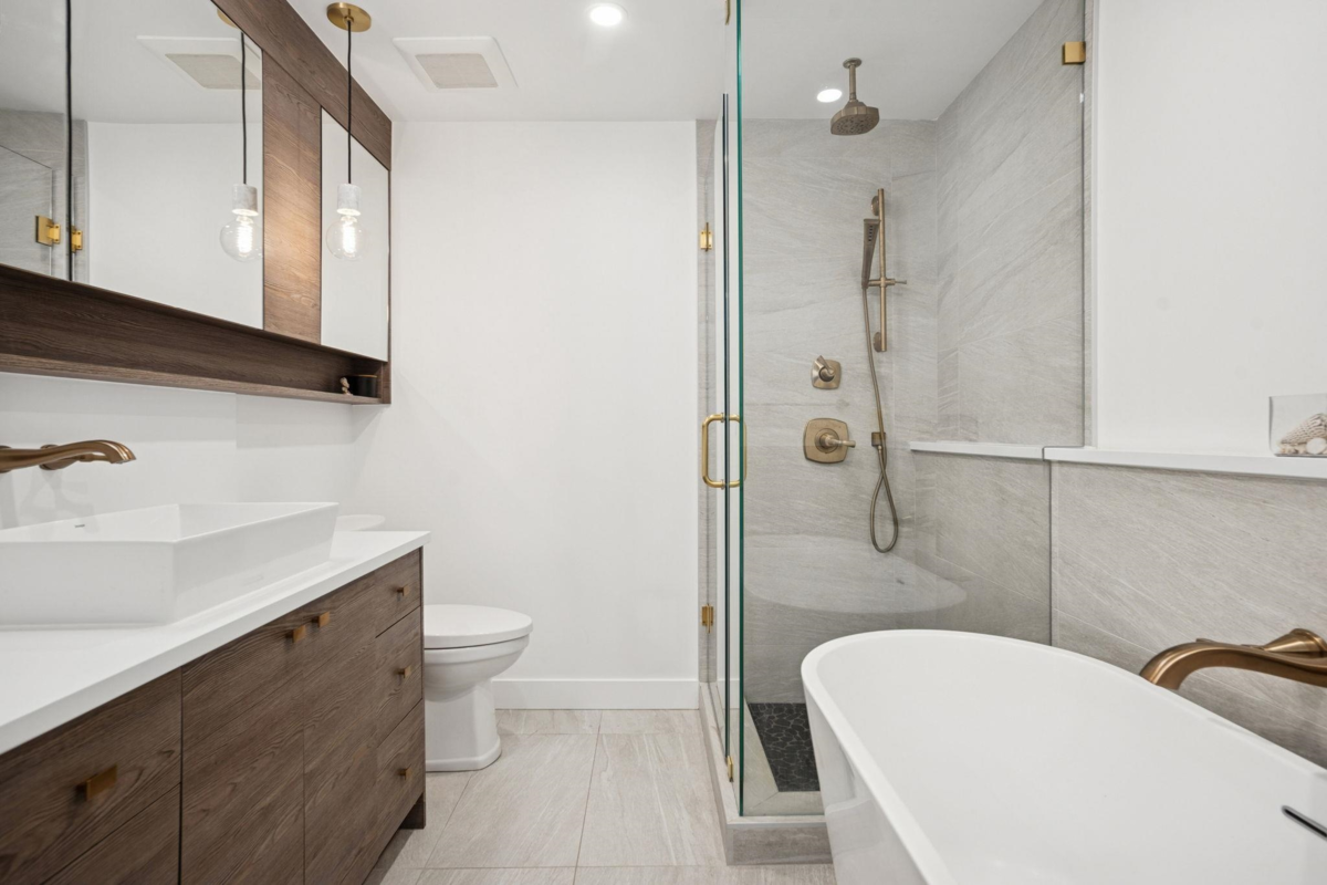 Guest Bathroom Photo of 31 12880 Railway Avenue, Richmond, BC