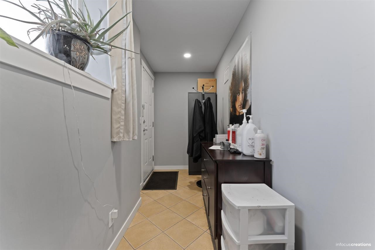 Front Yard Photo of 5662 148 Street, Surrey, BC