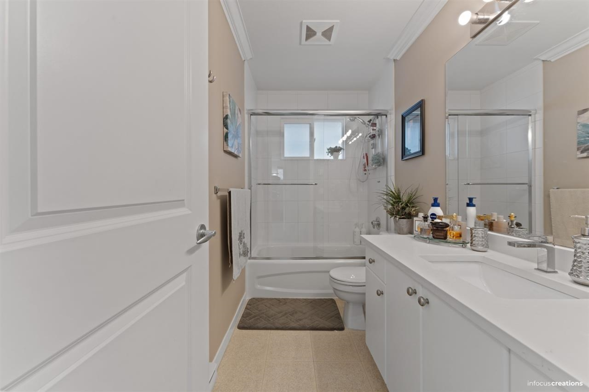 Laundry Room Photo of 5662 148 Street, Surrey, BC