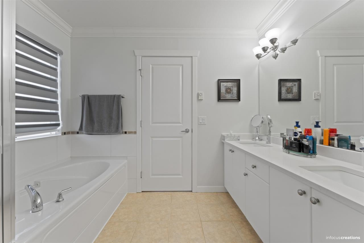Mudroom Photo of 5662 148 Street, Surrey, BC