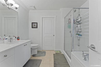 Entry Foyer Photo of 5662 148 Street, Surrey, BC