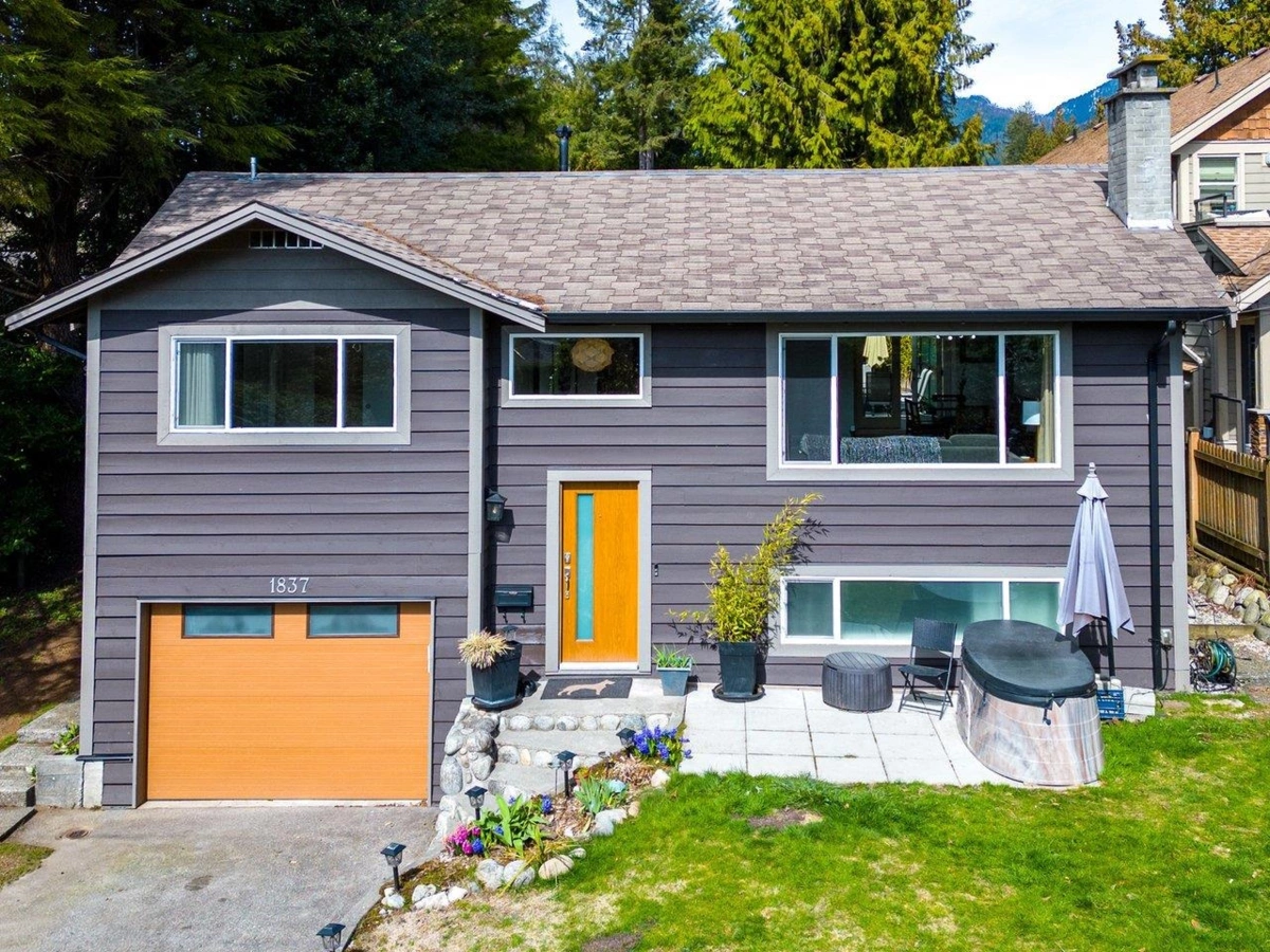 Dining Area Photo of 1837 Larson Road, North Vancouver, BC