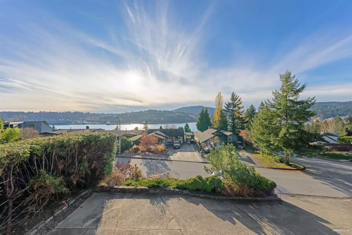 Garden / Landscaping Photo of 3 Crawford Bay, Port Moody, BC