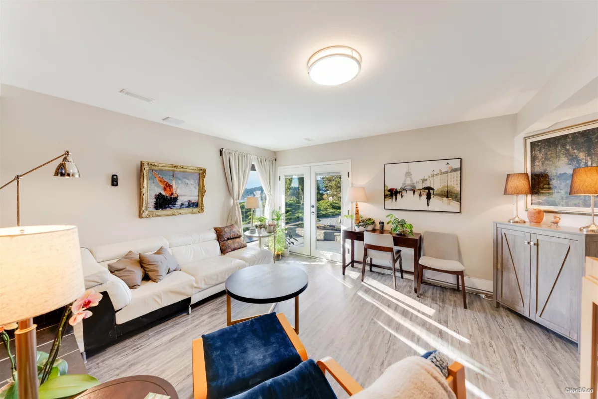 Hallway Photo of 3 Crawford Bay, Port Moody, BC