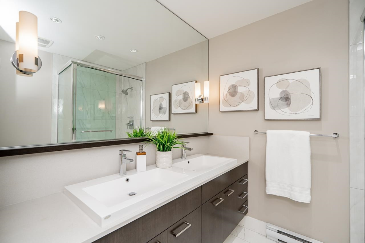 Hallway Photo of 27 6088 Beresford Street, Burnaby, BC