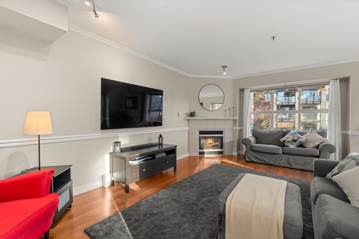 Kitchen Island Photo of 59 12449 191 Street, Pitt Meadows, BC