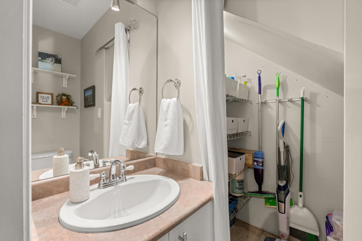 Mudroom Photo of 59 12449 191 Street, Pitt Meadows, BC