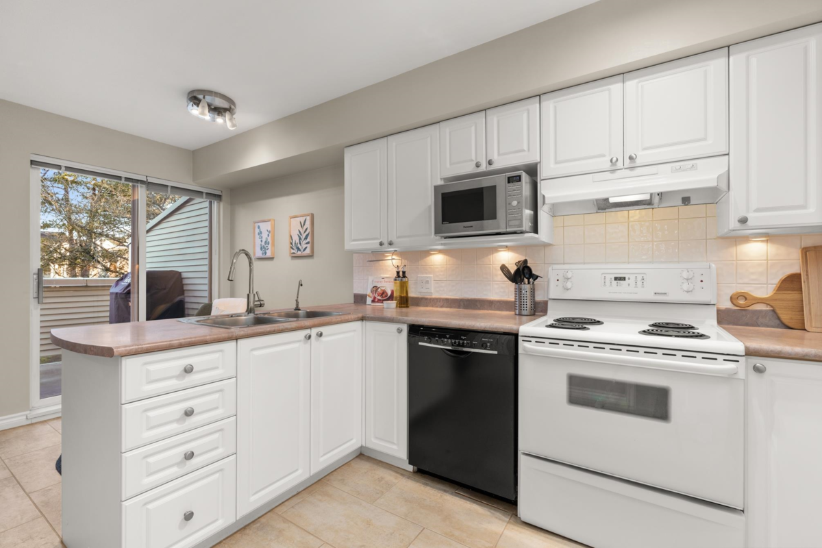 Primary Bathroom Photo of 59 12449 191 Street, Pitt Meadows, BC