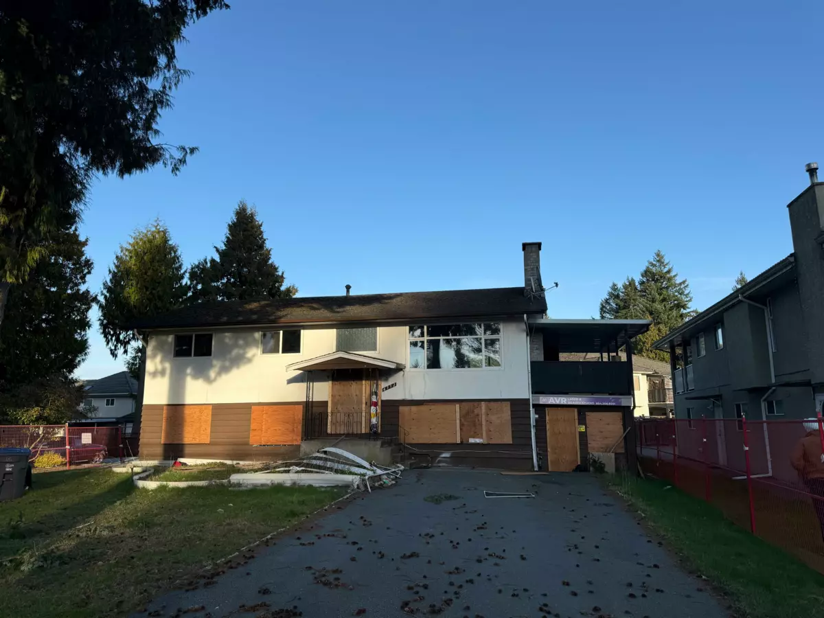 Living Room Photo of 6112 132 Street, Surrey, BC
