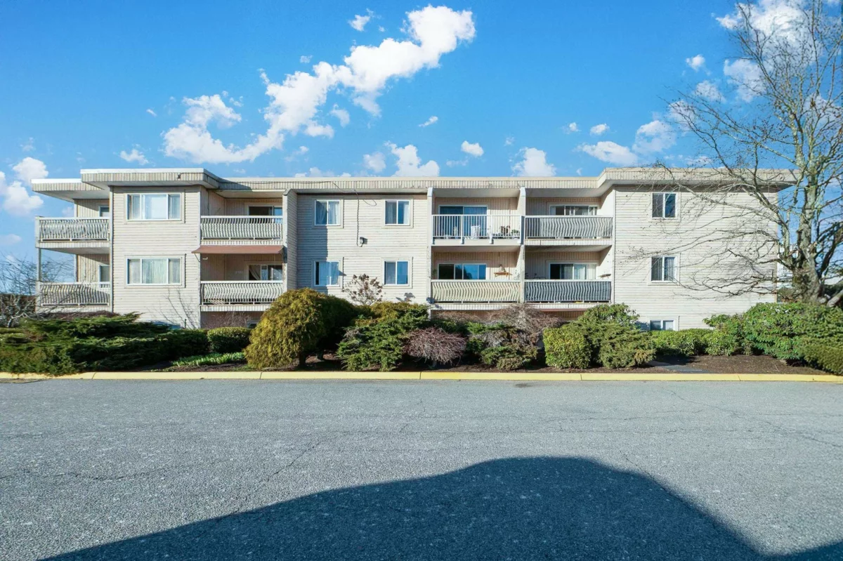 Entry Foyer Photo of 325 11806 88 Avenue, Delta, BC