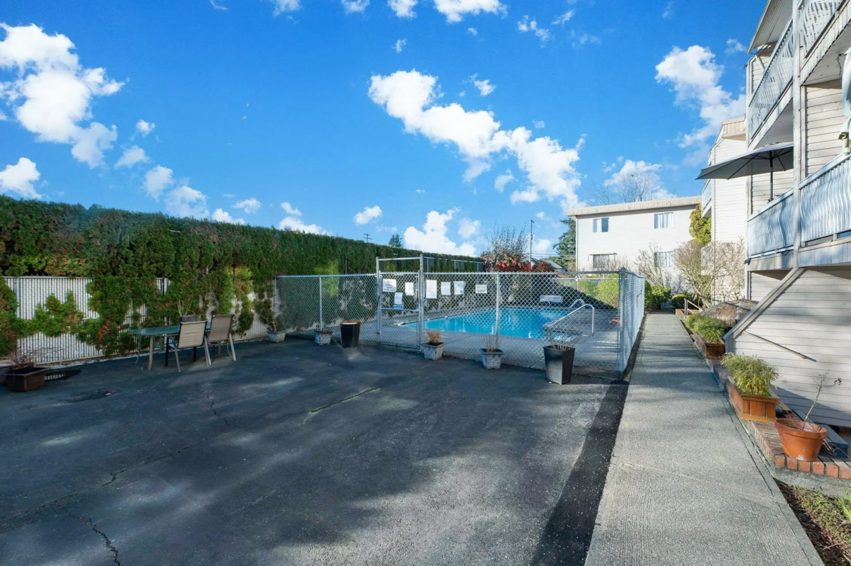 Staircase Photo of 325 11806 88 Avenue, Delta, BC