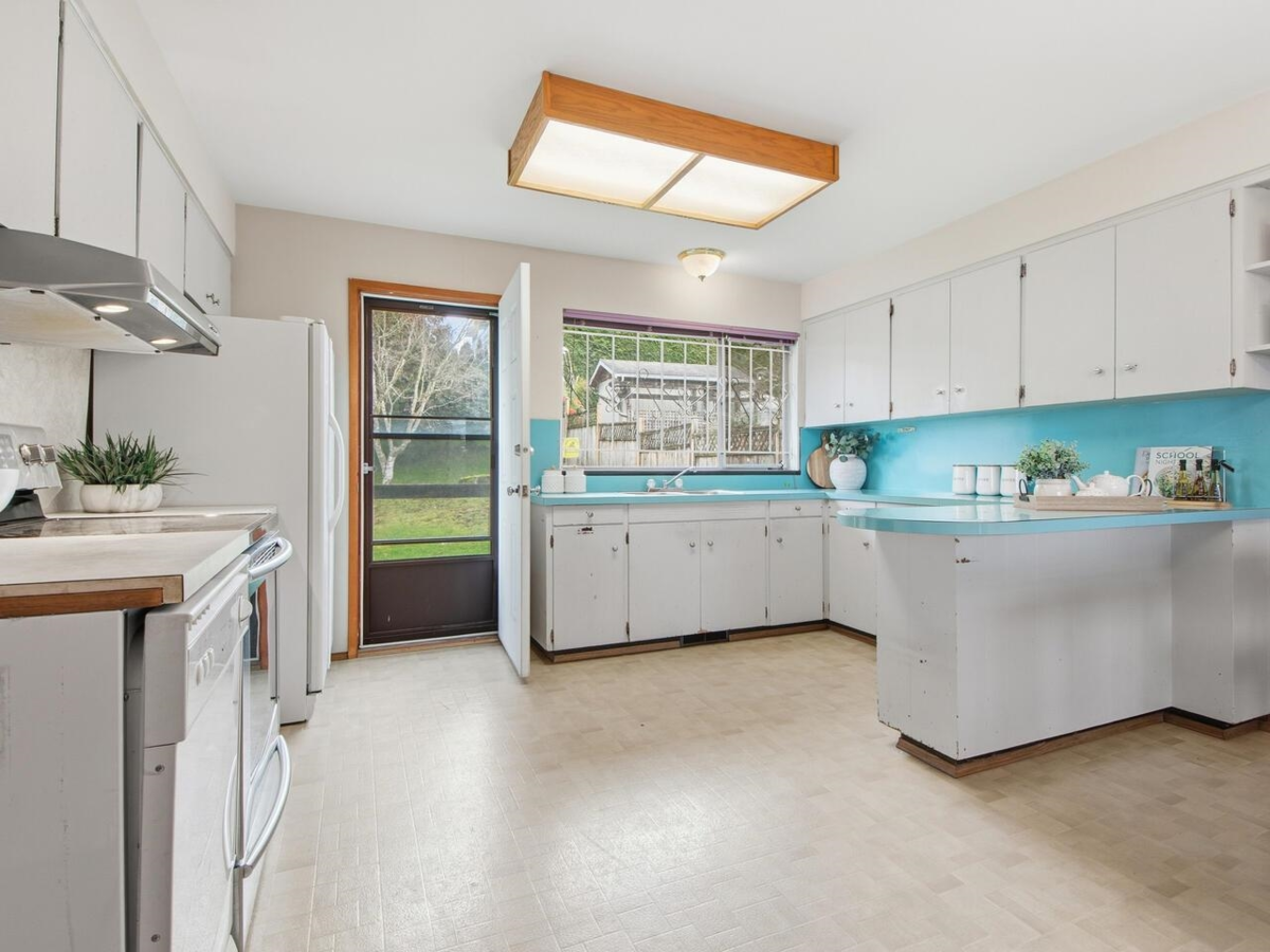 Breakfast Nook Photo of 11264 135a Street, Surrey, BC