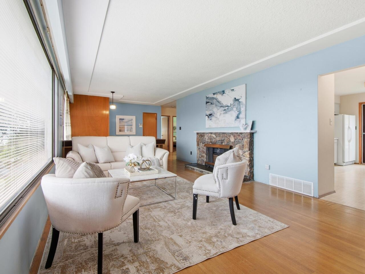 Dining Area Photo of 11264 135a Street, Surrey, BC