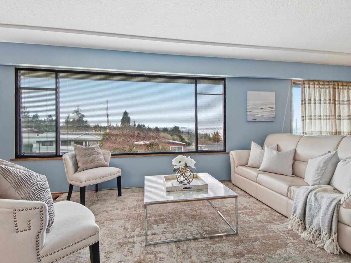 Family Room Photo of 11264 135a Street, Surrey, BC