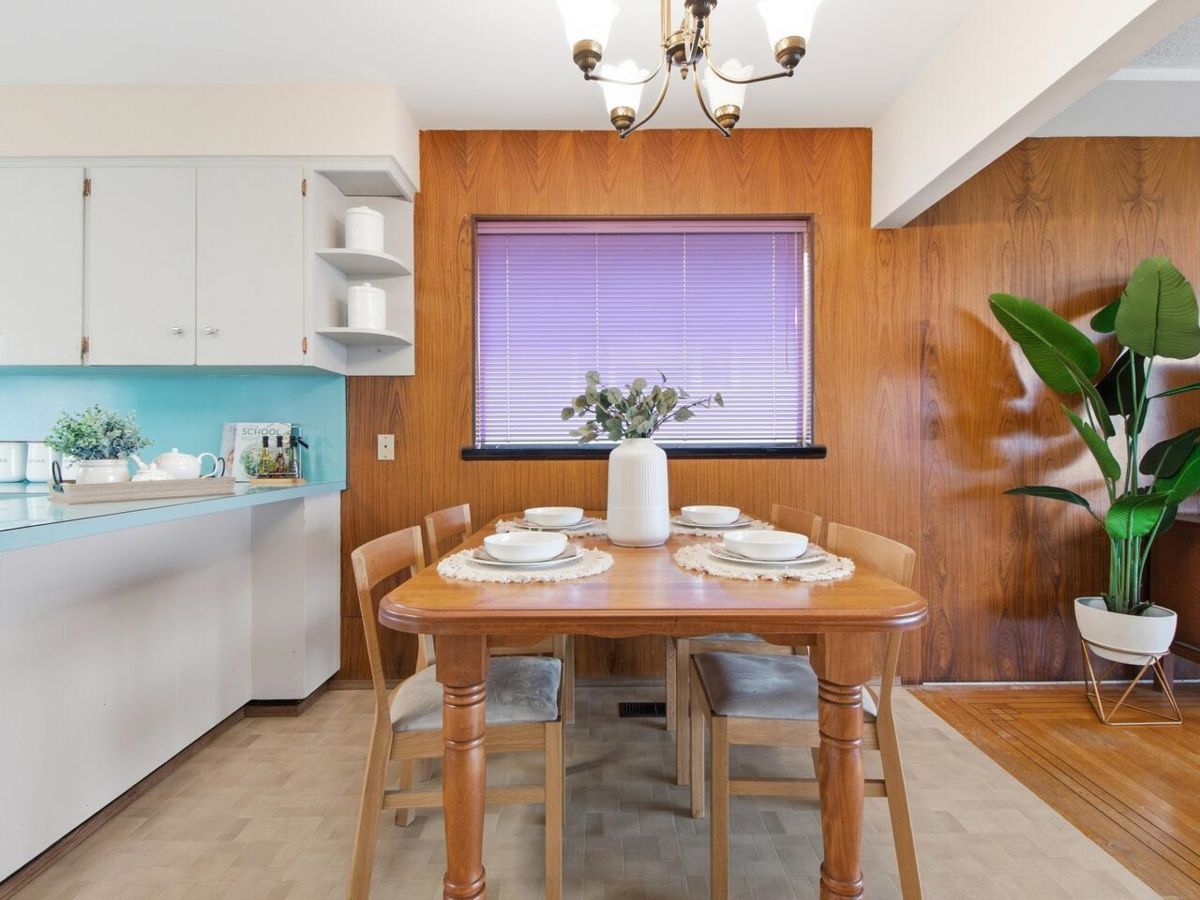 Kitchen Island Photo of 11264 135a Street, Surrey, BC