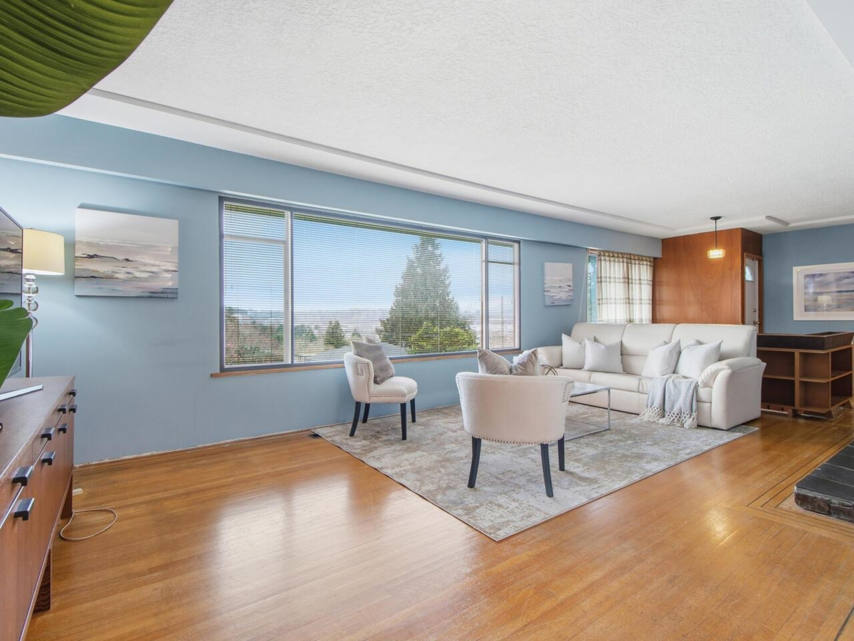 Kitchen Photo of 11264 135a Street, Surrey, BC