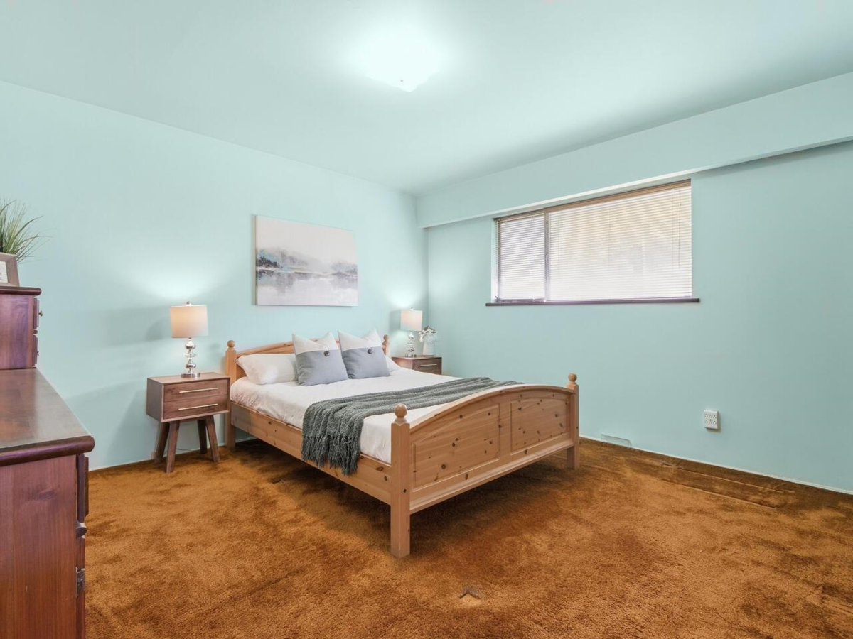 Powder Room Photo of 11264 135a Street, Surrey, BC