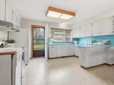 Breakfast Nook Photo of 11264 135a Street, Surrey, BC