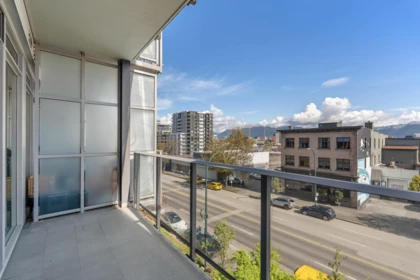 Entry Foyer Photo of 417 256 E 2nd Avenue, Vancouver, BC