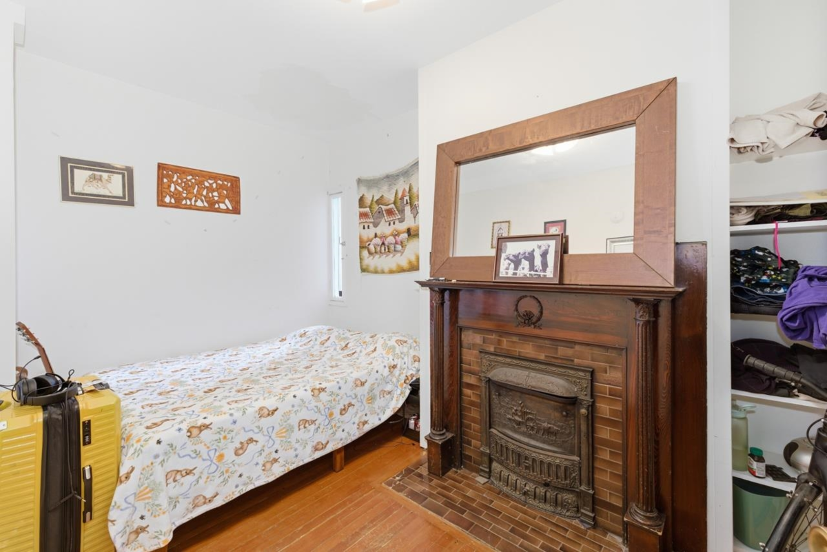 Entry Foyer Photo of 1758 Venables Street, Vancouver, BC