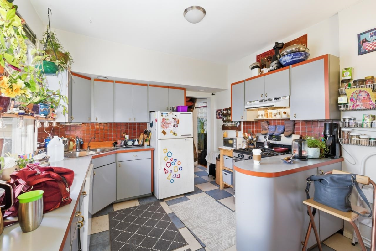 Laundry Room Photo of 1758 Venables Street, Vancouver, BC