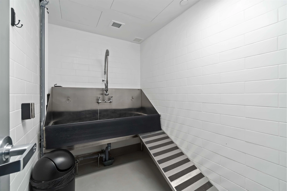 Backyard Photo of 1305 1111 Richards Street, Vancouver, BC