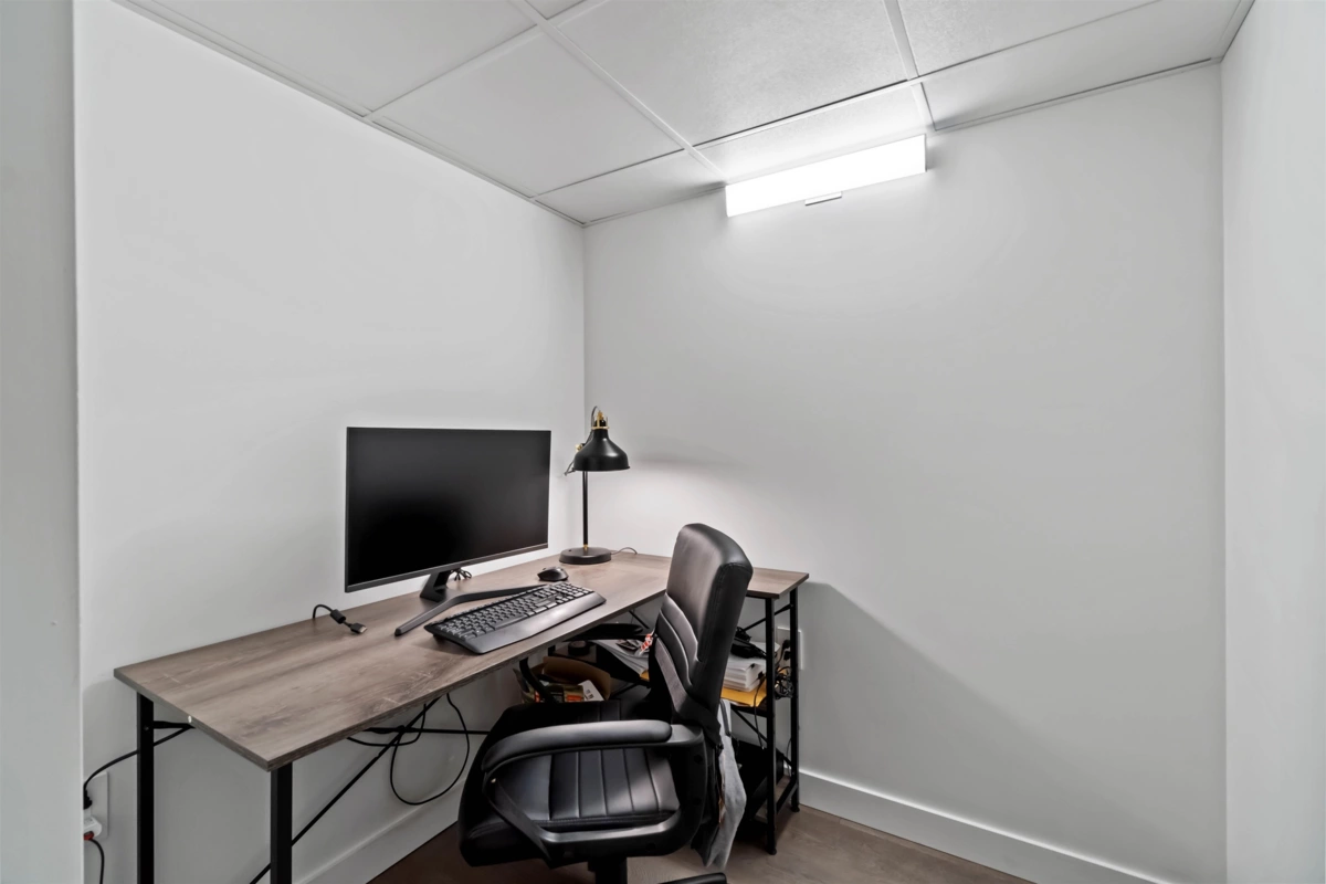 Entry Foyer Photo of 1305 1111 Richards Street, Vancouver, BC