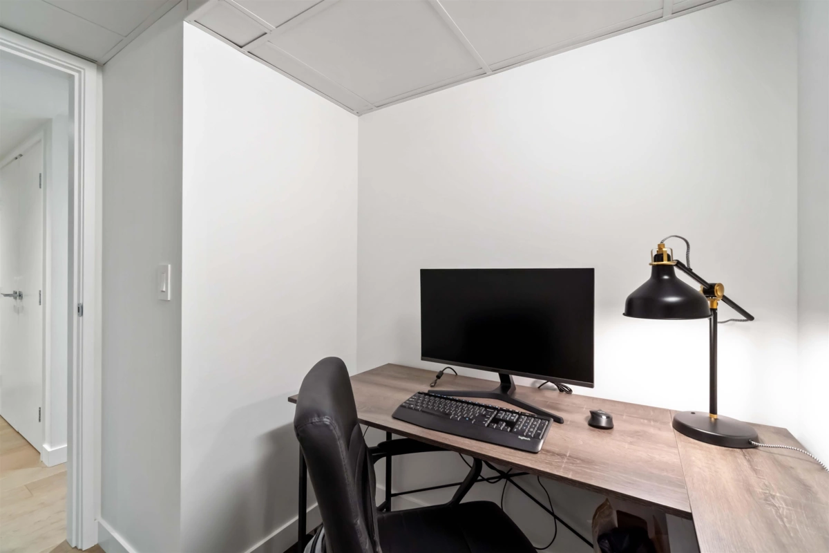 Hallway Photo of 1305 1111 Richards Street, Vancouver, BC