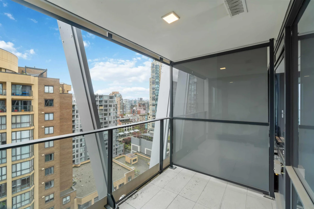 Hot Tub / Spa Photo of 1305 1111 Richards Street, Vancouver, BC