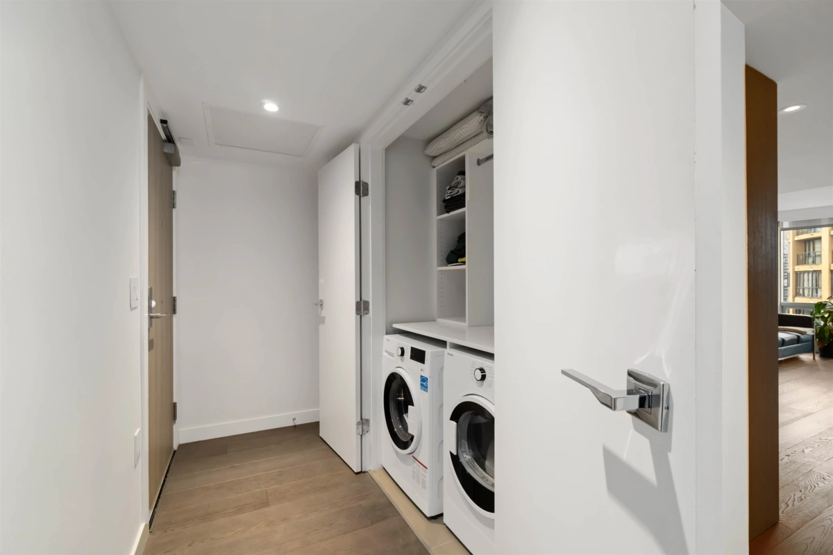 Kitchen Photo of 1305 1111 Richards Street, Vancouver, BC