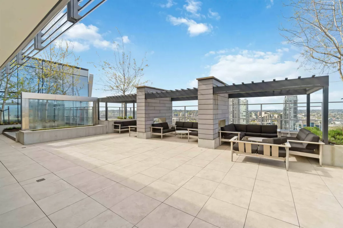 Swimming Pool Photo of 1305 1111 Richards Street, Vancouver, BC