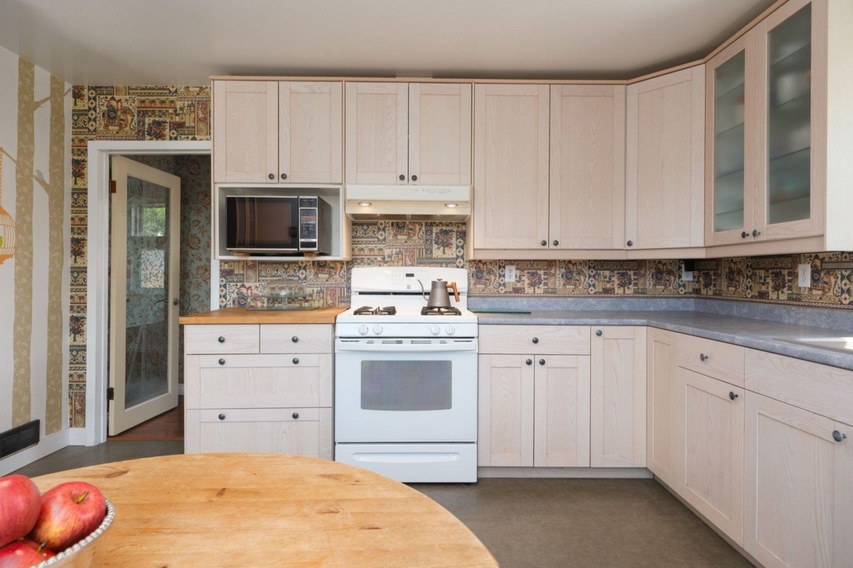 Breakfast Nook Photo of 4412 W River Road, Delta, BC