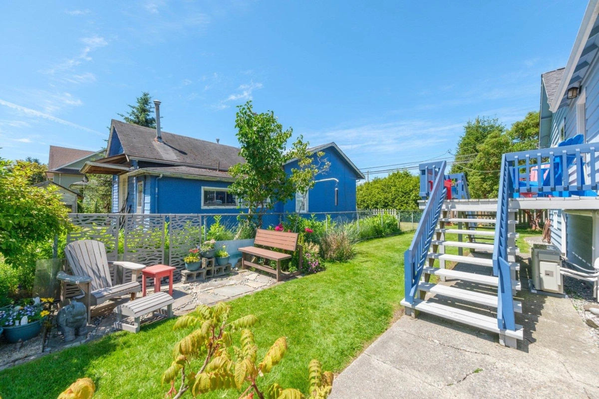 Entry Foyer Photo of 4412 W River Road, Delta, BC