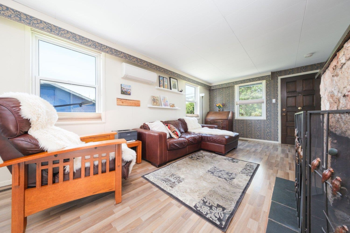 Kitchen Island Photo of 4412 W River Road, Delta, BC