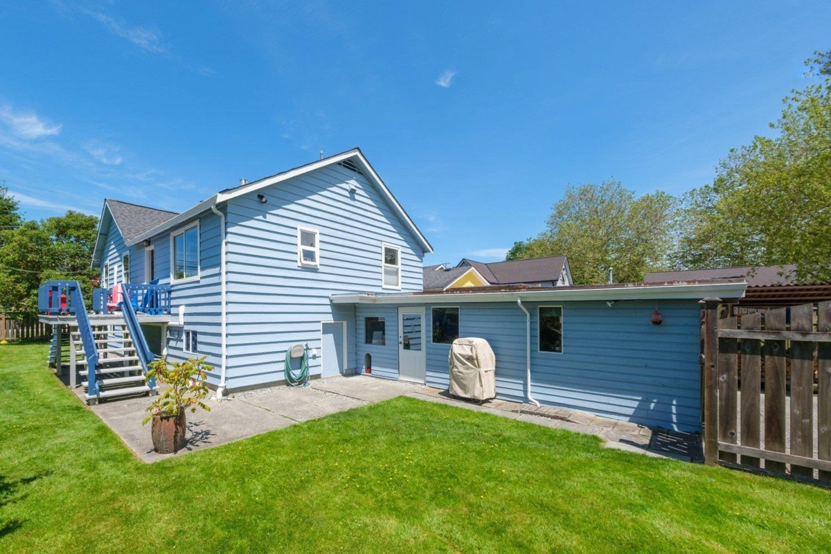 Laundry Room Photo of 4412 W River Road, Delta, BC
