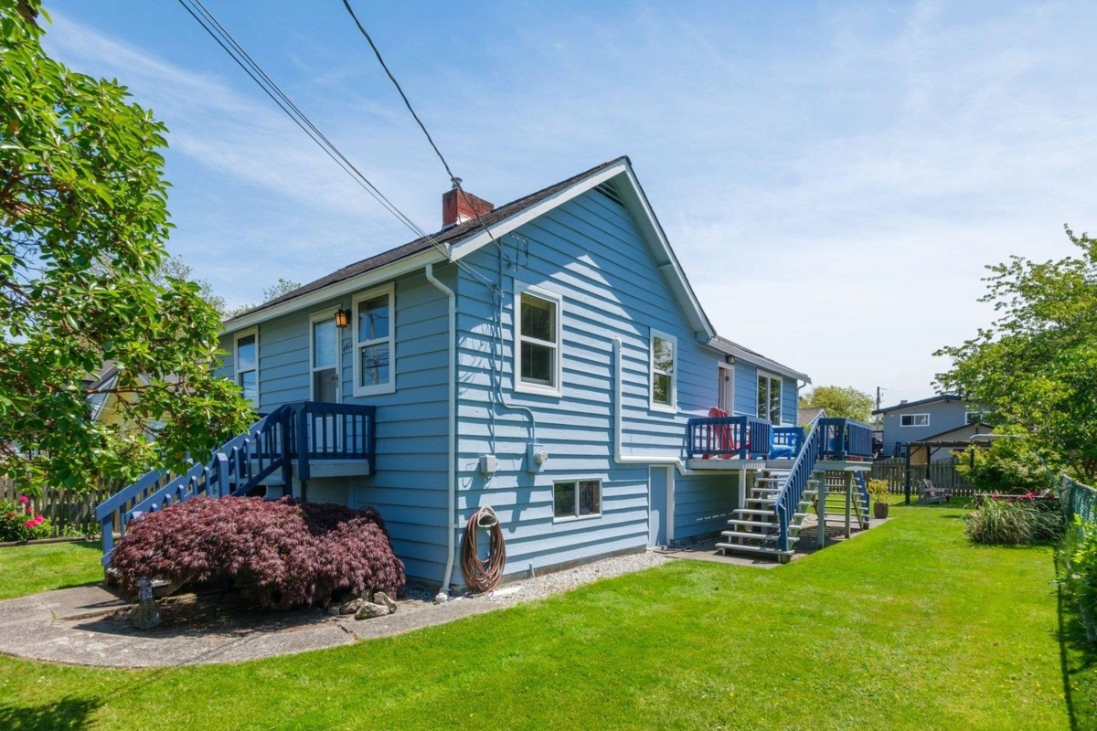 Living Room Photo of 4412 W River Road, Delta, BC