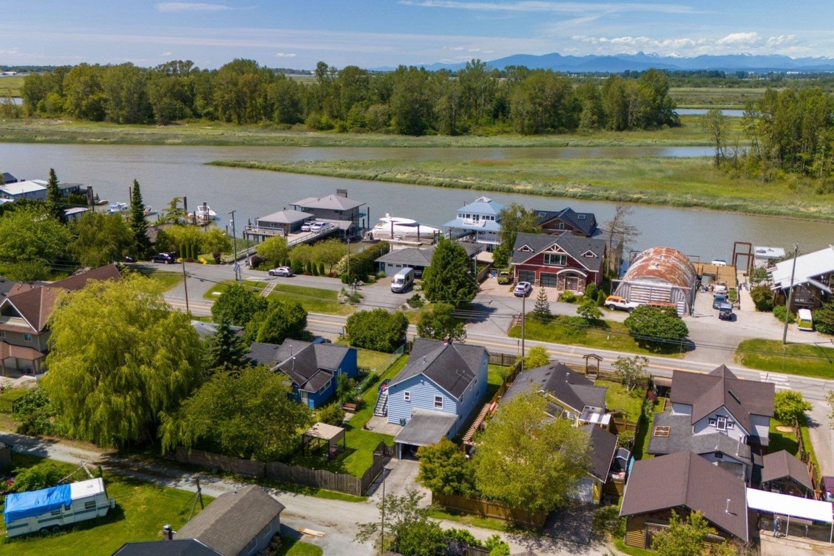 Outdoor Deck Photo of 4412 W River Road, Delta, BC