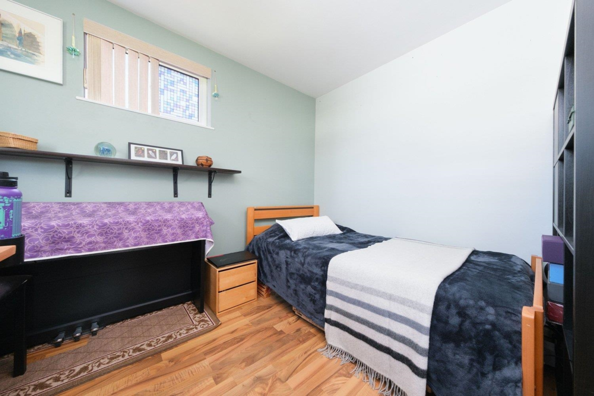 Walk-In Closet Photo of 4412 W River Road, Delta, BC