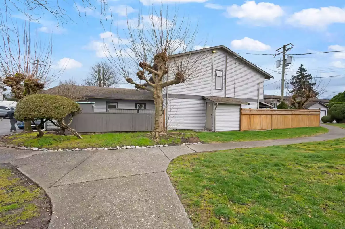 Backyard Photo of 30 46689 First Avenue, Chilliwack, BC