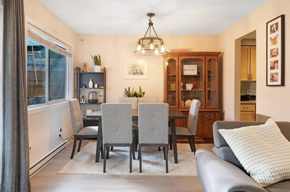 Breakfast Nook Photo of 30 46689 First Avenue, Chilliwack, BC