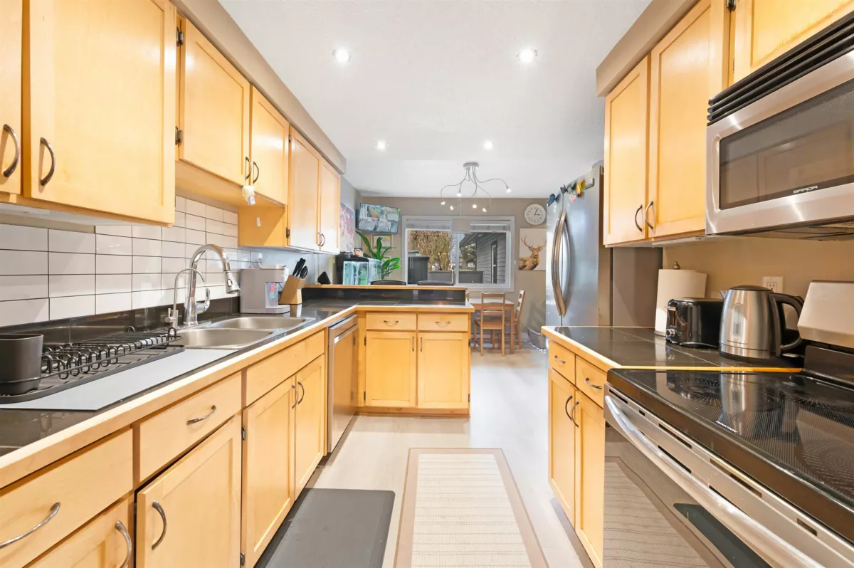 Dining Area Photo of 30 46689 First Avenue, Chilliwack, BC