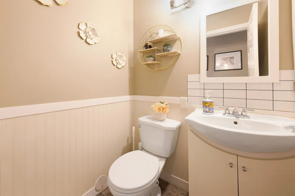Powder Room Photo of 30 46689 First Avenue, Chilliwack, BC
