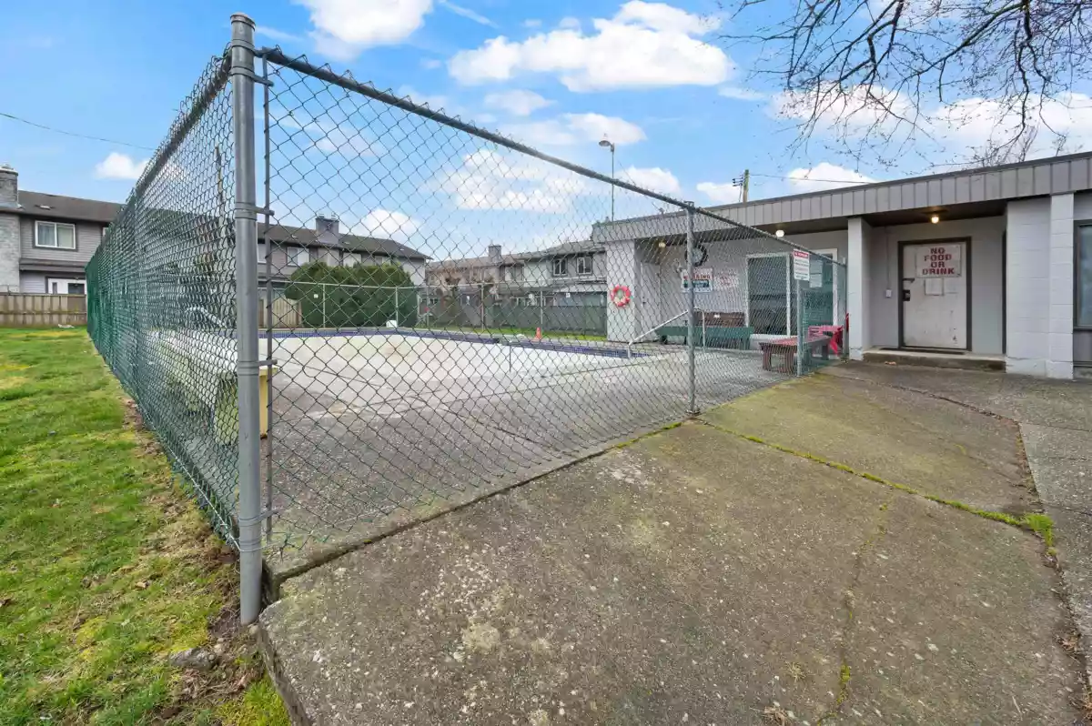 Swimming Pool Photo of 30 46689 First Avenue, Chilliwack, BC