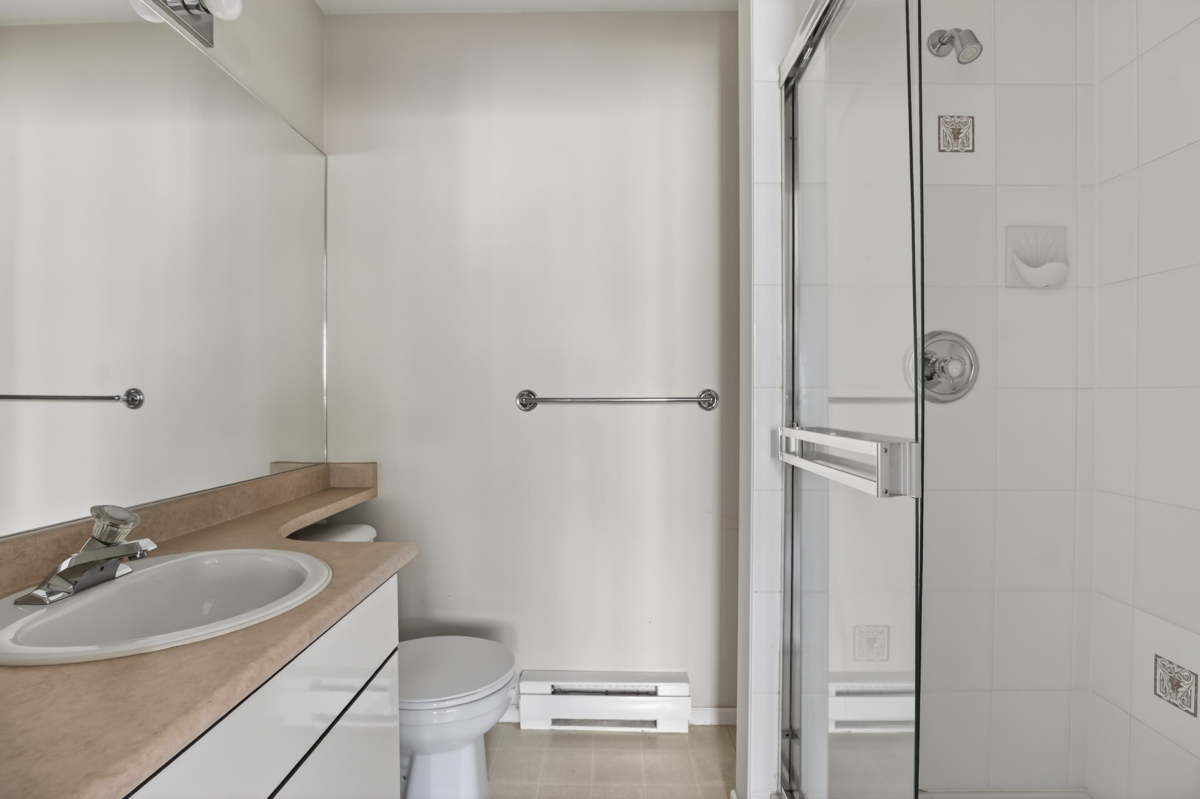 Entry Foyer Photo of 45 15488 101a Avenue, Surrey, BC